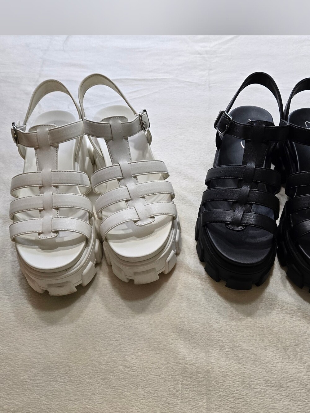 Circus by Sam Edelman Chunky Strappy Platform Sandals in White and Black Size 8
